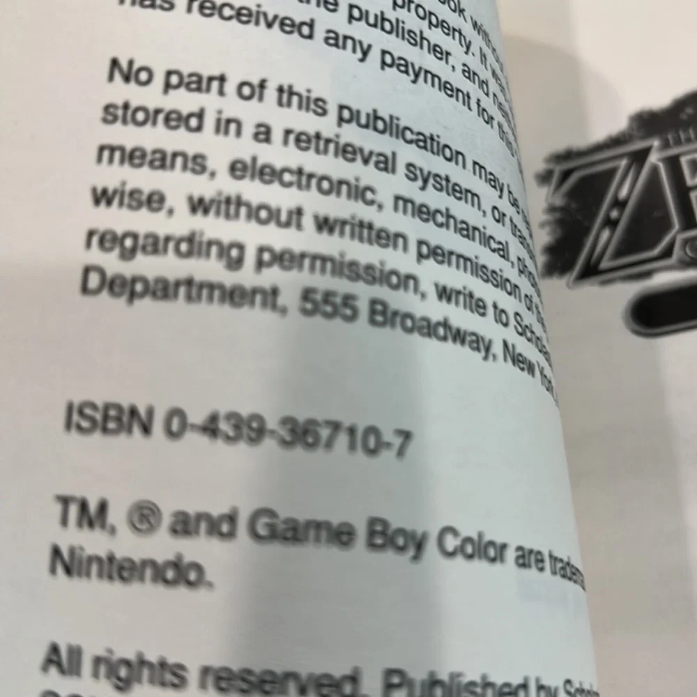 Book on Zelda game boy from 2001, some yellowing of pages and back cover crease.